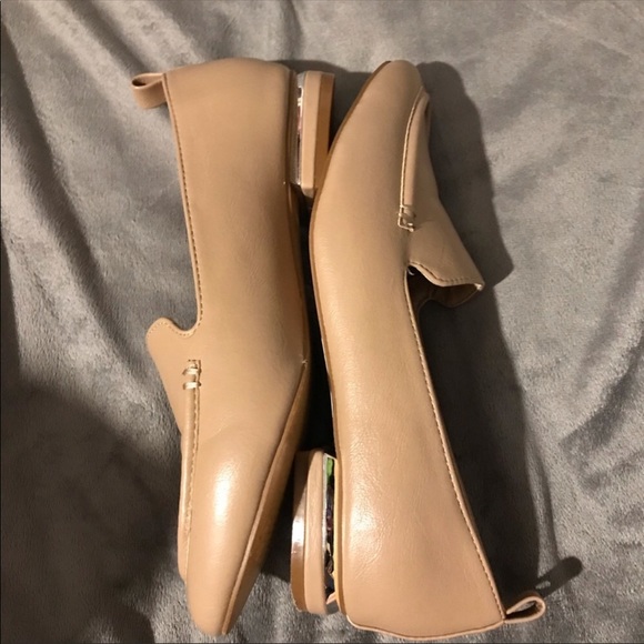 Shoes - Flats